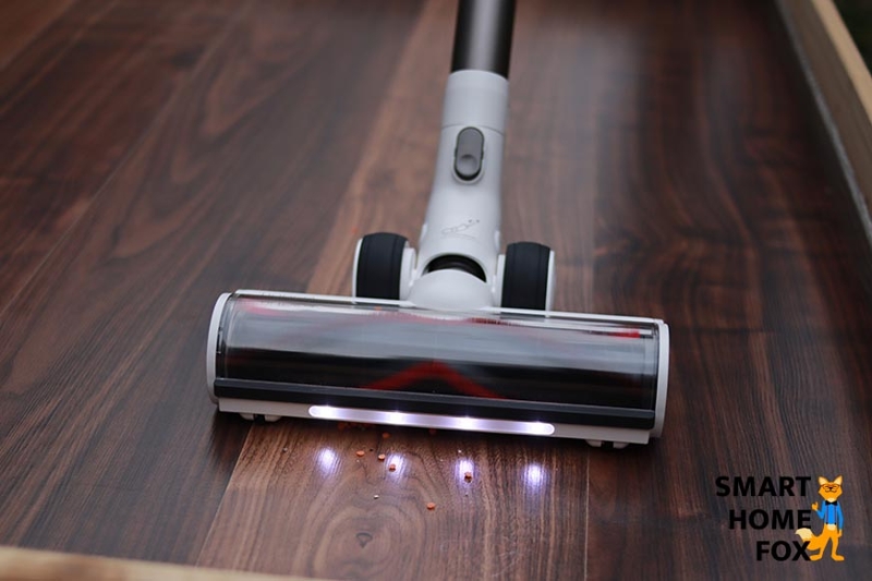 The floor nozzle of the Tineco S12 with LED lighting.